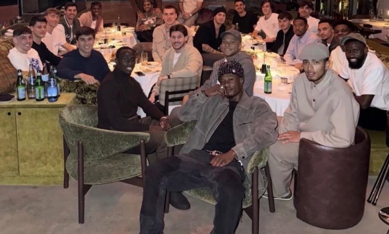 Real Madrid'de bütün futbolcular akşam yemeğinde buluşarak birlik beraberlik mesajı verdi