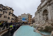 Roma’nın simge yapılarından Trevi Çeşmesi’ni yakından görmek isteyen turistler, bugünden itibaren belirli saatlerde 2 avro giriş ücreti ödeyecek.