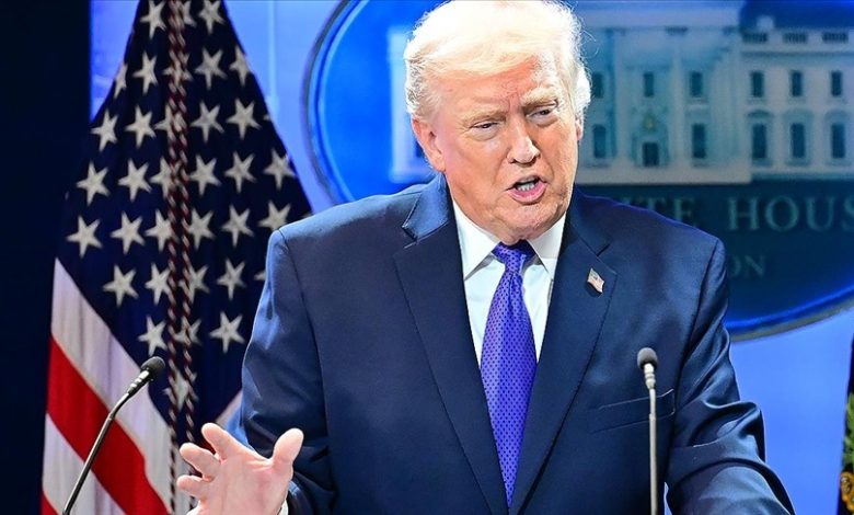 Trump, Yüksek Mahkeme’nin tarifeleri iptal kararının ardından küresel ithalat vergisini yüzde 10’dan yüzde 15’e yükseltmek istediğini açıkladı.