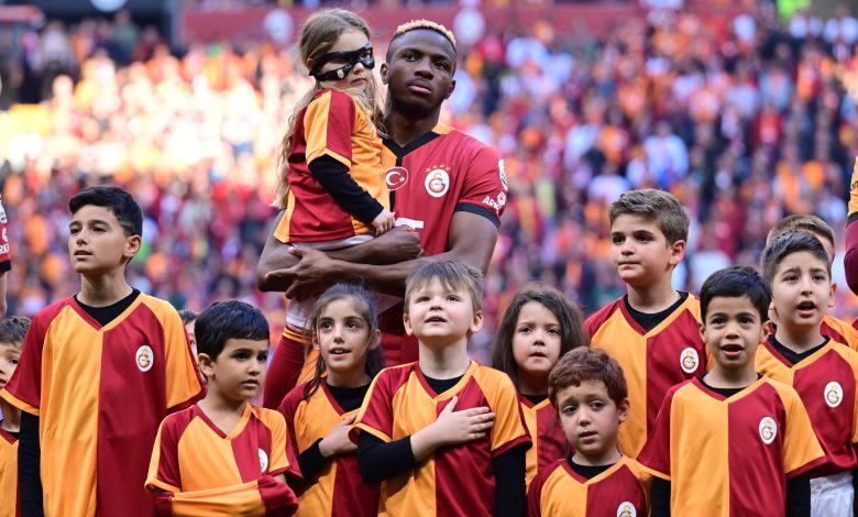 Galatasaray'da Victor Osimhen'in Konyaspor maçının kadrosunda yer almaması ve yurtdışına gitmesi soru işaretlerine neden oldu