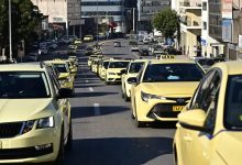 Yunanistan’ın başkenti Atina’da taksi şoförleri, Attiki Taksiciler Sendikasının (SATA) çağrısıyla bu sabah itibarıyla greve başladı.