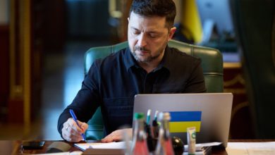 Volodimir Zelenski, başkent Kiev’de binlerce kişinin ısınma sorunu yaşadığını duyurdu.