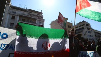 Yunanistan’ın başkenti Atina’da ABD ve İsrail’in İran’a yönelik saldırıları yürüyüşle protesto edildi.