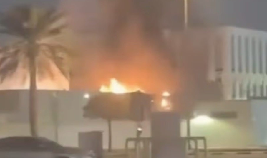 ABD İran Savaşı! Dubai’de ABD Konsolosluğu yakınında İHA saldırısı 1 ABD İran Savaşı! Dubai’de ABD Konsolosluğu yakınında insansız hava aracı saldırısı sonucu çıkan sınırlı yangın kontrol altına alındı