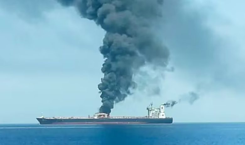 ABD İran Savaşı! Sri Lanka’nın güney açıklarında İran’a ait olduğu belirtilen bir gemiye yönelik denizaltı saldırısı gerçekleştirildi.