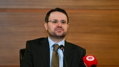 Adalet Bakanı Akın Gürlek, gazeteci Adem Metan'a öğrencilik yıllarında Ekmek Teknesi dizisinde rol aldığını açıkladı