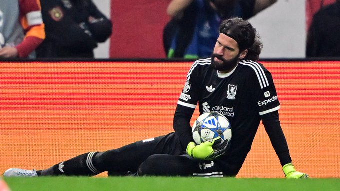 Galatasaray ile yarın UEFA Şampiyonlar Ligi Son 16 Turu ilk maçında karşılaşacak Liverpool'da as kaleci Alisson sakatlığı nedeniyle yok
