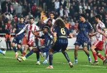 Süper Lig'de Antalyaspor ile deplasmanda 2-2 berabere kalan Fenerbahçe, lider Galatasaray'ın 5 puan gerisine düştü