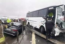 İstanbul Valiliği, 1 polis memurunun şehit olduğunu, 1’i ağır 16 polisin yaralandığını açıkladı.