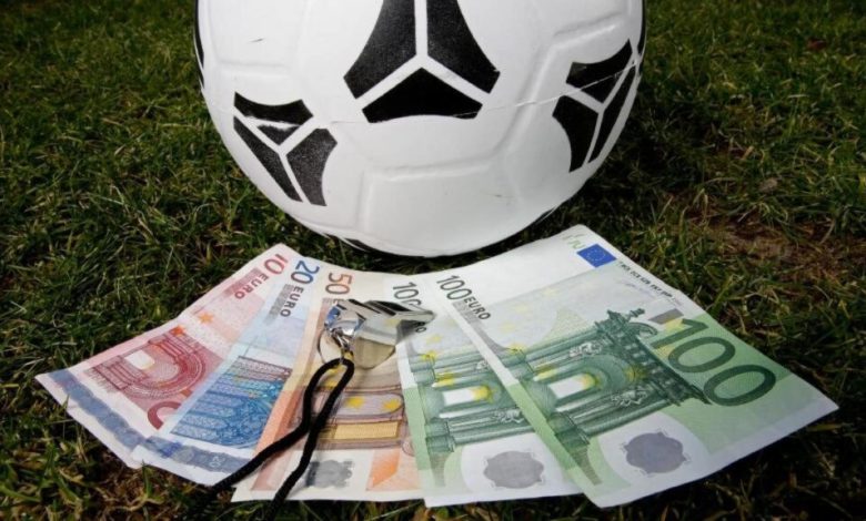 Çekya’da şike ve bahis manipülasyonu soruşturmasında onlarca futbolcu, hakem ve yönetici mercek altına alındı.