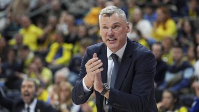 ABD İran Savaşı'nda yoğun füze saldırısına uğrayan Dubai'de mahsur kalan bir isim de Fenerbahçe Beko koçu Sarunas Jasikevicius