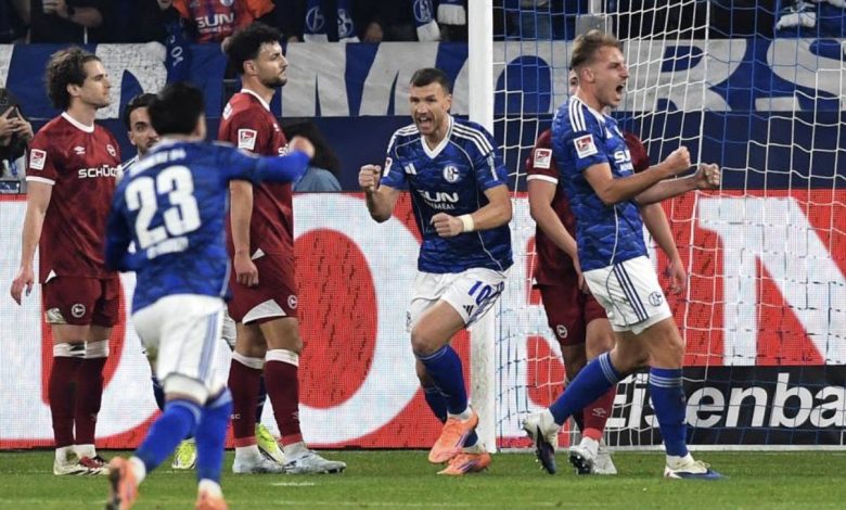 Geçen sezon sonunda Fenerbahçe’den ayrılan Boşnak golcü Edin Dzeko, Schalke’ye Arminia Bielefed karşısında galibiyeti getirdi