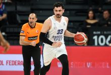 Anadolu Efes, Türkiye Sigorta Basketbol Süper Ligi'nde Tofaş'ı 92-82 ile geçerek 15. galibiyetini elde etti