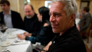 FBI’ın 2019’da Jeffrey Epstein’ın New York’taki malikanesine düzenlediği baskında açılan kasada para, elmas ve dijital belgeler bulundu.