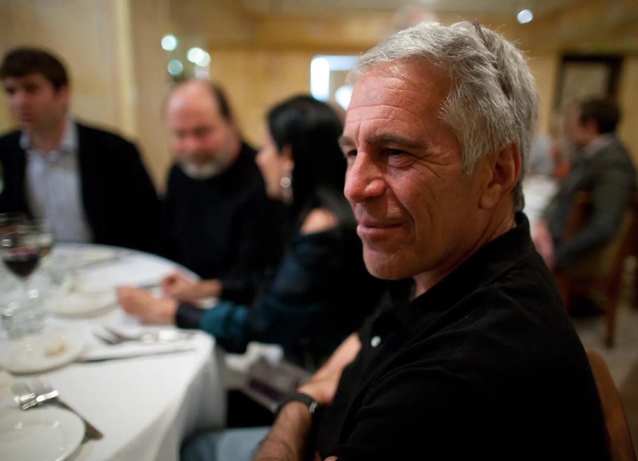 FBI’ın 2019’da Jeffrey Epstein’ın New York’taki malikanesine düzenlediği baskında açılan kasada para, elmas ve dijital belgeler bulundu.