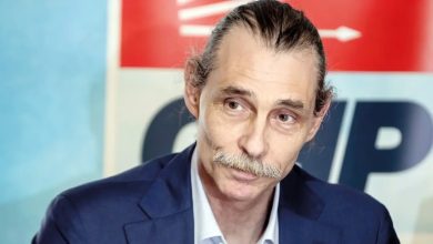 Erdal Beşikçioğlu’ndan operasyon sonrası ilk açıklama 10 Etimesgut Belediyesi’ne yönelik zimmet soruşturmasında 4 kişi gözaltına alınırken, gözler Belediye Başkanı Erdal Beşikçioğlu’na çevrildi.