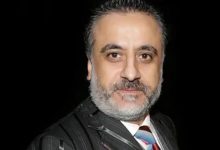 Türk yapımcı ve eski şarkıcı Erol Köse, Ağaoğlu 1453'teki evinin 16. katından düşerek 61 yaşında hayatını kaybetti