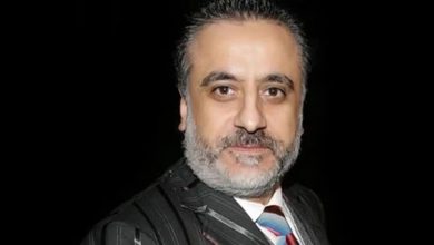 Türk yapımcı ve eski şarkıcı Erol Köse, Ağaoğlu 1453'teki evinin 16. katından düşerek 61 yaşında hayatını kaybetti