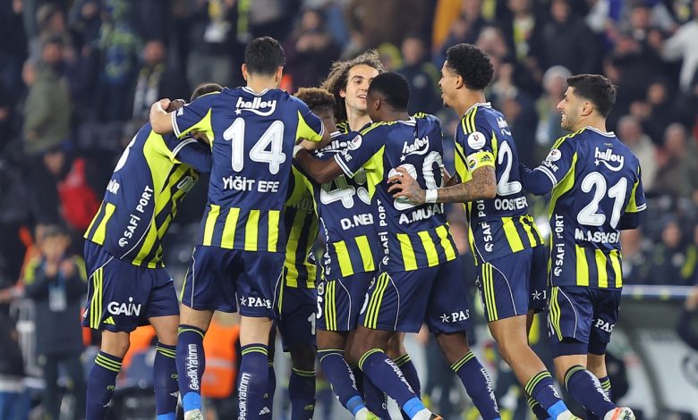 Kadıköy’de oynanan mücadelede Fenerbahçe, Gaziantep FK’yı 4-1 mağlup etti. Sarı-lacivertliler sahadan farklı galibiyetle ayrıldı.