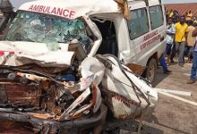 Gana’nın Ashanti bölgesinde ambulans ile yolcu otobüsünün kafa kafaya çarpışması sonucu en az 16 kişi hayatını kaybetti.