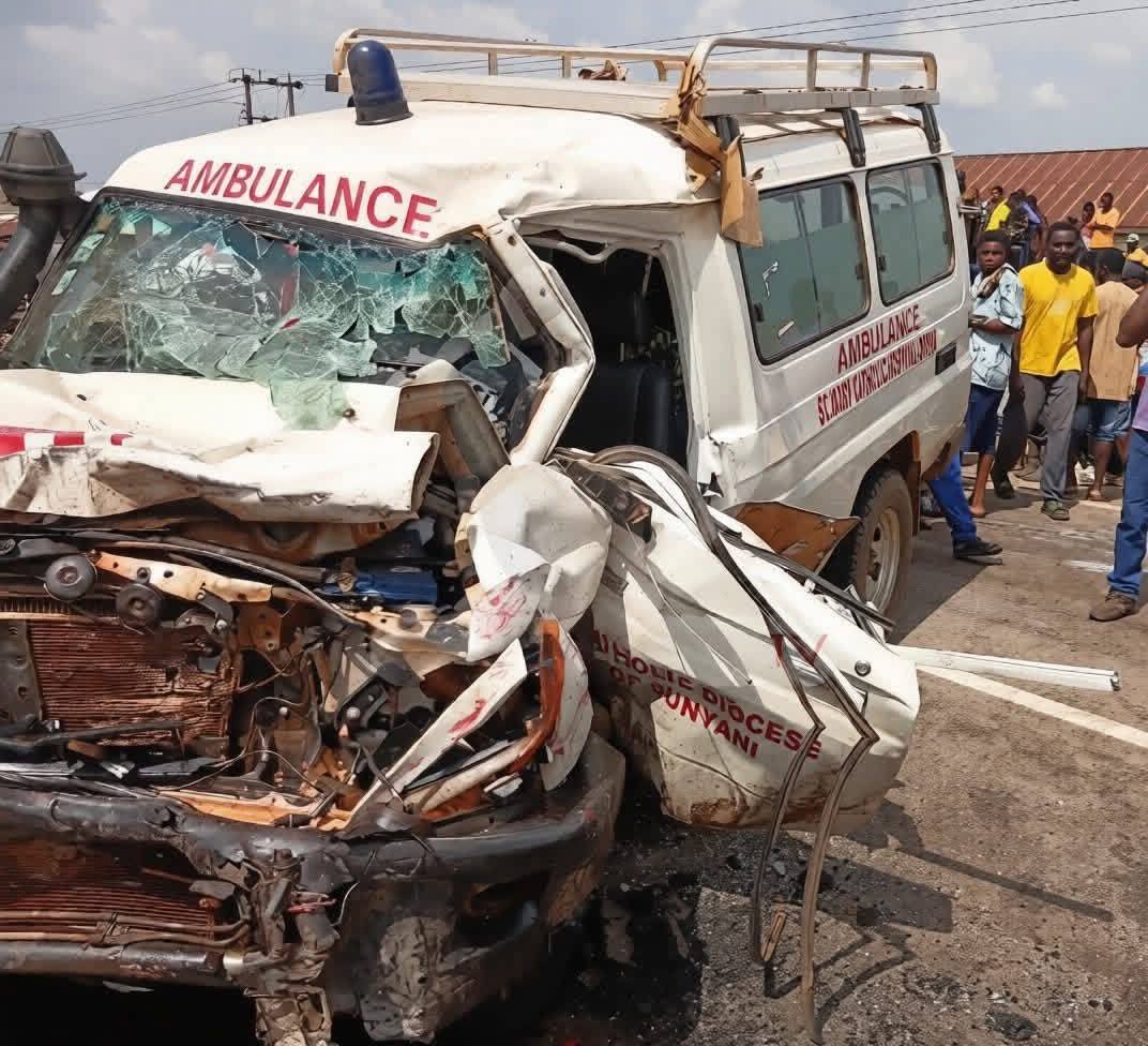 Gana’da korkunç kaza: Ambulans ile otobüs kafa kafaya çarpıştı! 1 Gana’nın Ashanti bölgesinde ambulans ile yolcu otobüsünün kafa kafaya çarpışması sonucu en az 16 kişi hayatını kaybetti.