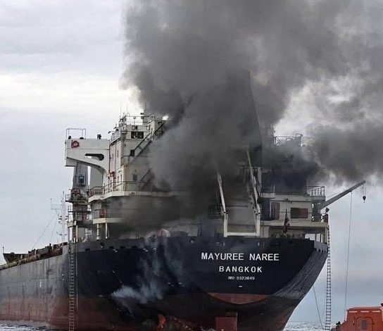 ABD İran Savaşı'nda İran, Hürmüz Boğazı'ndan geçmeye çalışan 3 gemiyi vurdu. Petrol fiyatları yüzde 5 daha arttı