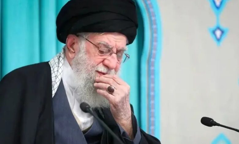 İran devlet televizyonu, Ayetullah Ali Hamaney’in ABD-İsrail saldırısında hayatını kaybettiğini duyurdu.