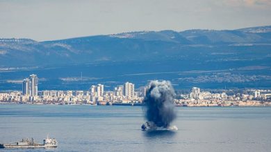 İran’dan Körfez’e misilleme! Arap ülkeleri hedef alındı 1 ABD ve İsrail’in İran’a yönelik ortak saldırısının ardından Tahran yönetimi Körfez’de ABD askeri varlığı bulunan ülkelere füze ve İHA saldırıları düzenledi.
