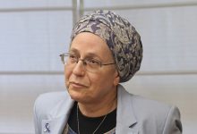 İsrail'de ailesini kendisine cinsel tacizde bulunmakla suçlayan aşırı sağcı bakan Orit Strock'un kızı Shoshana Strock evinde ölü bulundu