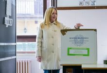 İtalya’da anayasa değişikliği referandumunda seçmenlerin yüzde 53,7’si “Hayır” oyu vererek yargı reformunu reddetti.