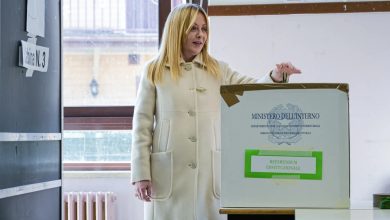 İtalya’da anayasa değişikliği referandumunda seçmenlerin yüzde 53,7’si “Hayır” oyu vererek yargı reformunu reddetti.