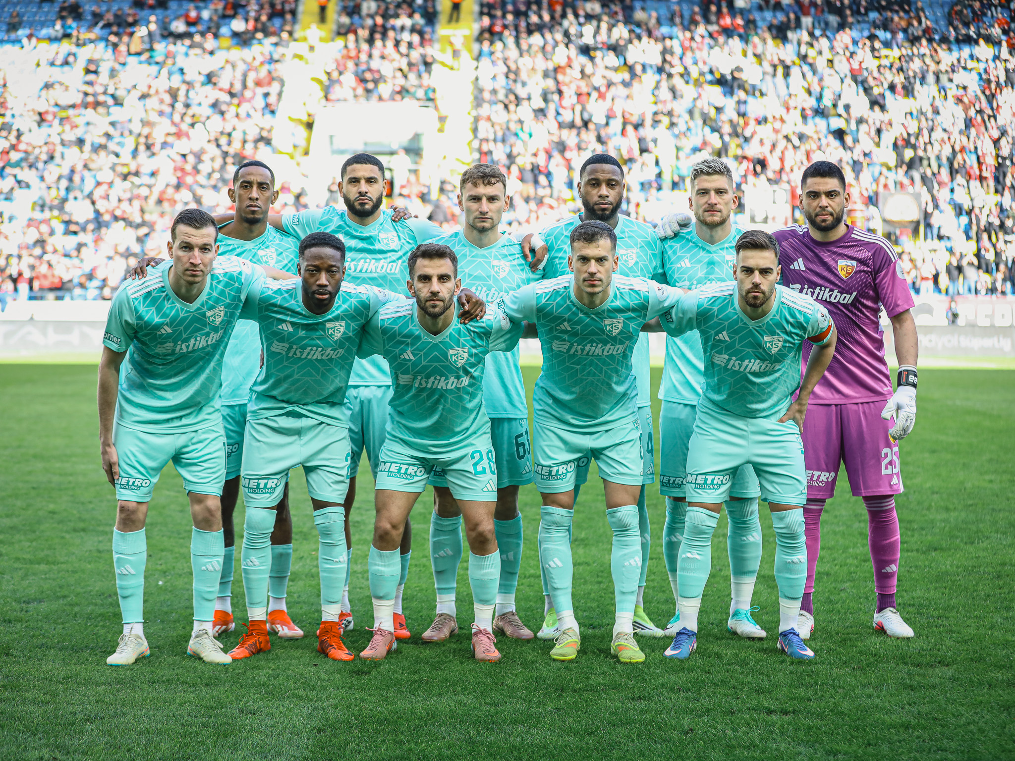 Erling Moe puanla başladı 1 Beşiktaş'ın eski yardımcı antrenörü Erling Moe'nin başına geçtiği Kayserispor, Gençlerbirliği ile deplasmanda 0-0 berabere kaldı