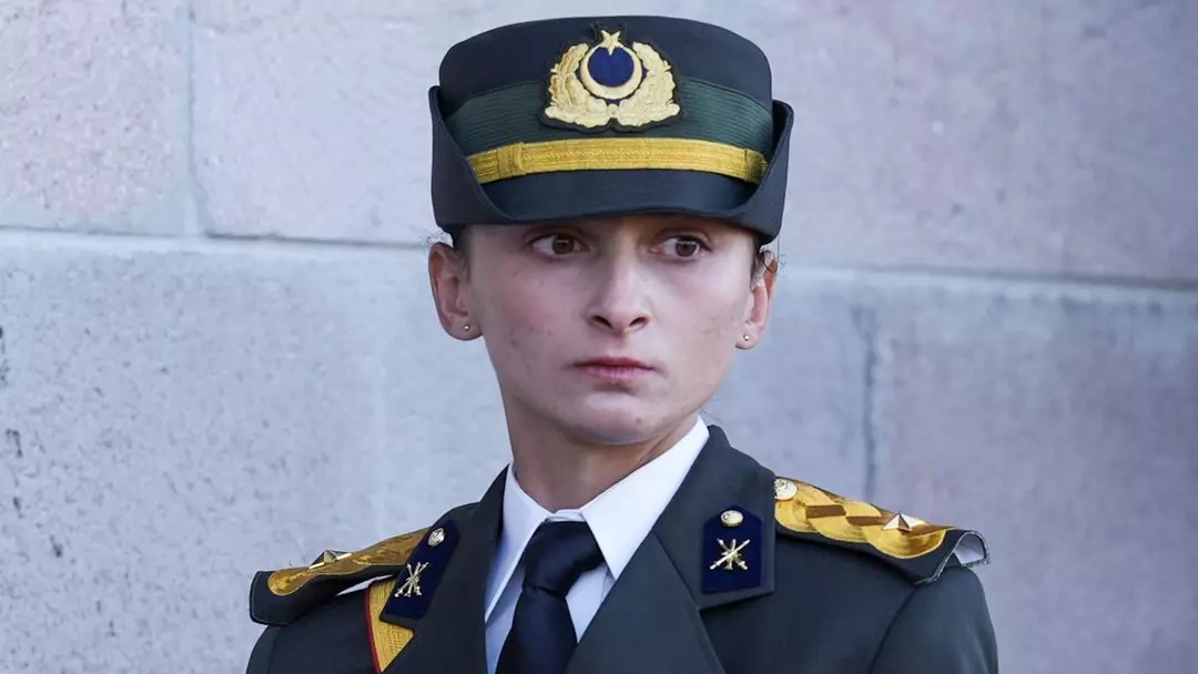 Kılıçlı yemin davasında karar! İhraç edilen teğmene ret 1 Ankara’da görülen davada, TSK’dan ihraç edilen eski teğmen Ebru Eroğlu’nun göreve iade talebi reddedildi.