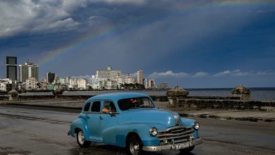 Küba'da ülke genelinde 29 saatten fazla sürdüğü bildirilen elektrik kesintisinin ardından Salı akşamı elektrik şebekesi kısmen yeniden bağlandı