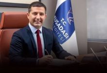 Kuşadası Belediyesi'ne yönelik soruşturma kapsamında aralarında Belediye Başkanı Ömer Günel’in de bulunduğu 5 kişi tutuklandı.