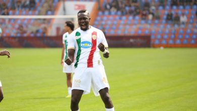 Mbaye Diagne rekora koşuyor 1 Trendyol 1. Lig’de şampiyonluğa oynayan Amedspor’un tecrübeli forveti Mbaye Diagne bu sezon 30 maçta 24 gol, 4 asiste ulaştı