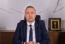 CHP’li Uşak Belediyesi’ne rüşvet ve yolsuzluk iddiasıyla operasyon yapıldı, Başkan Özkan Yalım gözaltına alındı.