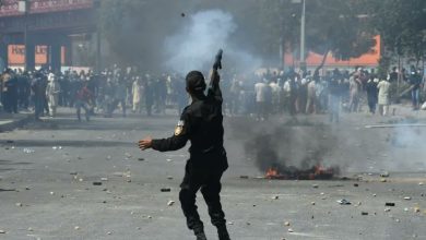 ABD İran Savaşı’nda dini lider Ali Hamaney’in öldürülmesinin ardından Pakistan, Irak ve Bahreyn’de halk ABD büyükelçiliklerini bastı