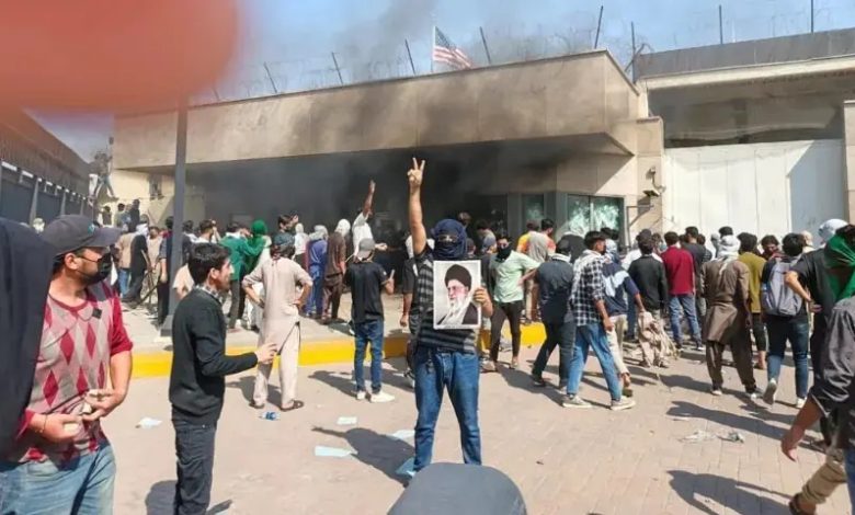 İran lideri Ayetullah Ali Hamaney’in ABD-İsrail saldırısında öldürülmesinin ardından Pakistan’da protestolar patlak verdi.