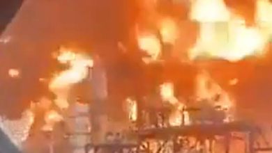 ABD İran Savaşı'nda İran Kuveyt’teki Mina El-Ahmadi petrol rafinerisine iki dalga halinde insansız hava aracı saldırısı düzenledi ve rafineride yangın çıktı