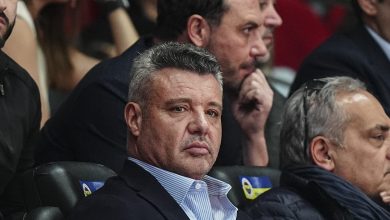 Sadettin Saran kaza geçirdi! 1 Fenerbahçe Başkanı Sadettin Saran, kulübe gidişi sırasında geçirdiği trafik kazasından yara almadan kurtuldu