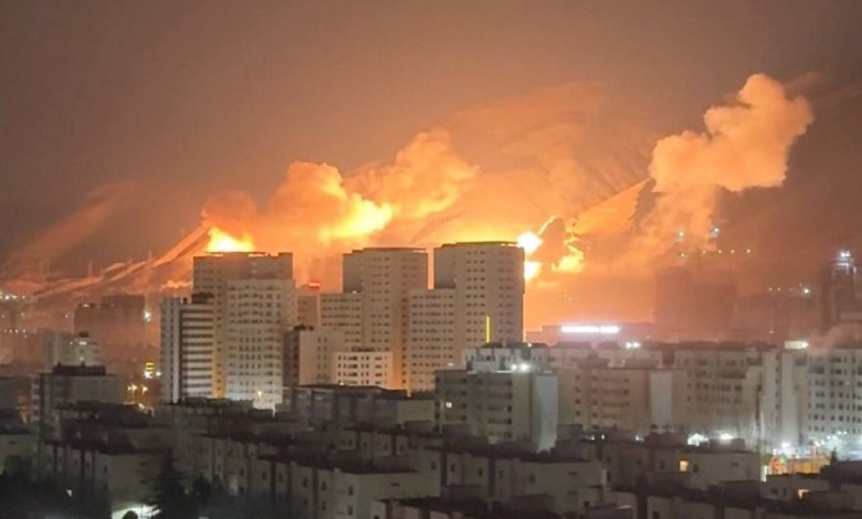 ABD İran Savaşı’nda iki taraf da birbirlerinin önemli kentlerini vurmaya devam ediyor. Saldırılarda can kaybından endişe ediliyor