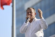 Bolu Belediye Başkanı Tanju Özcan, Bolu Belediyesi’ne yönelik yürütülen “irtikap” soruşturması kapsamında tutuklanarak cezaevine gönderildi.