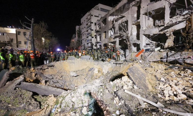 ABD İran Savaşı'nda İran füzeleri İsrail'in başkenti Tel Aviv'de ağır hasara yol açtı. Binlerce kişi geceyi sığınaklarda geçirdi