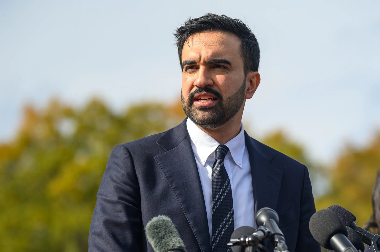 New York Belediye Başkanı Zohran Mamdani’nin resmi konutunun önünde düzenlenen protesto sırasında patlayıcı olduğu değerlendirilen cihazlar atıldı.