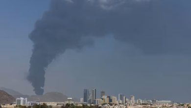 ABD İran Savaşı! BAE’nin başkenti Abu Dabi’de hava savunma sistemlerince önlenen füzeden düşen şarapnel parçaları nedeniyle 1 kişi yaralandı.