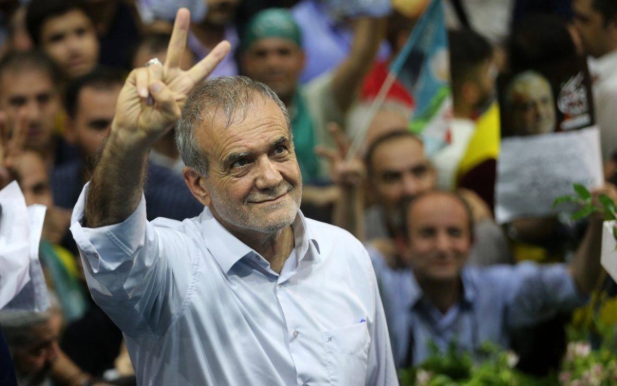 ABD İran Savaşı! İran Cumhurbaşkanı Mesud Pezeşkiyan, saldırıların yeniden yaşanmaması şartıyla savaşı sona erdirmek için gerekli iradeye sahip olduklarını söyledi.