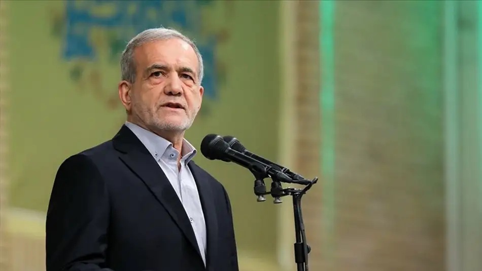 ABD İran Savaşı! İran Cumhurbaşkanı Mesud Pezeşkiyan, yaptığı açıklamalarda hem savaş karşıtı mesaj verdi hem de gerilimin azaltılması için diplomasi vurgusu yaptı.