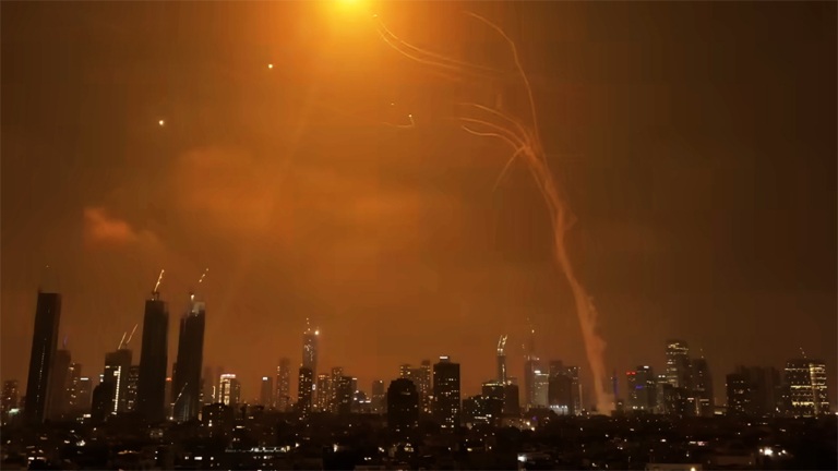 ABD İran Savaşı! Orta Doğu’da gece saatleri yeni saldırılar ve karşılıklı açıklamalarla geçti.