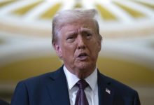 ABD İran Savaşı! ABD Başkanı Donald Trump, İran’la müzakere sürecindeki belirsizlik sürerken geçici ateşkesi uzatma kararı aldığını açıkladı.